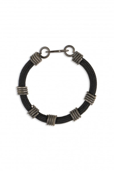 Paracord snare bracelet