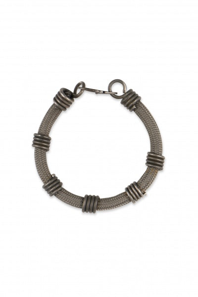 Paracord snare bracelet