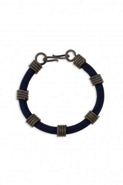 Paracord snare bracelet