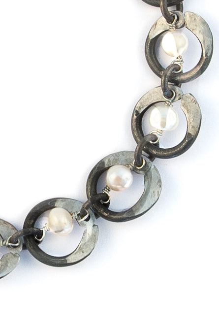 Snare chain bracelet with white pearl