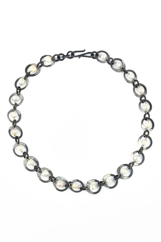 Snare chain necklace with white pearl