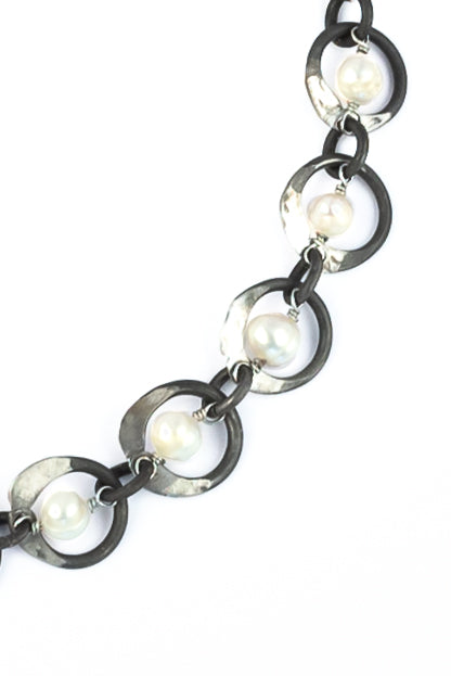 Snare chain necklace with white pearl