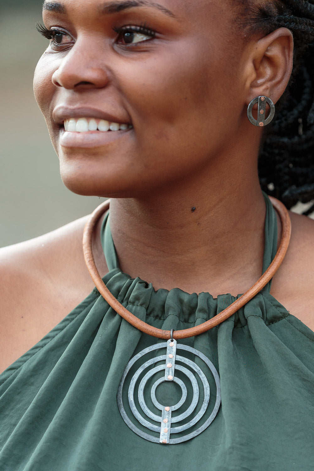 Concentric snare necklace