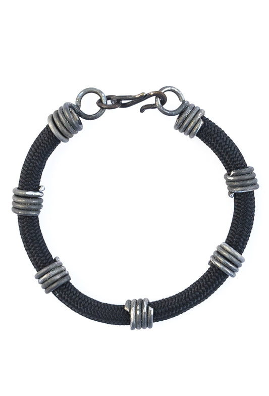 Paracord snare bracelet