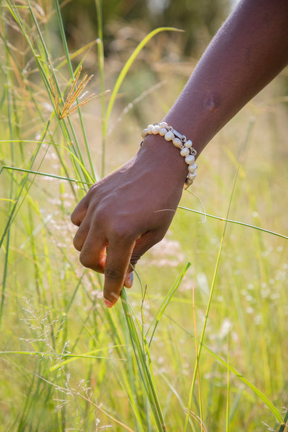 Heritage snare bracelet in white pearl