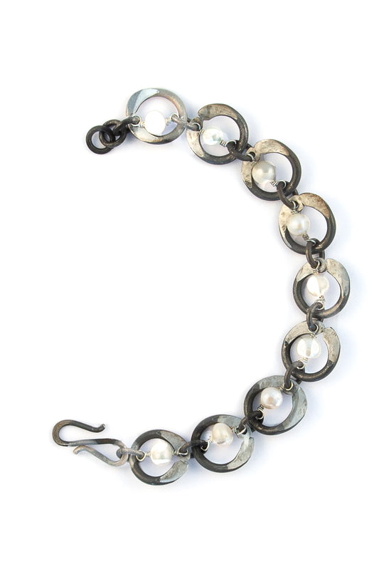 Snare chain bracelet with white pearl