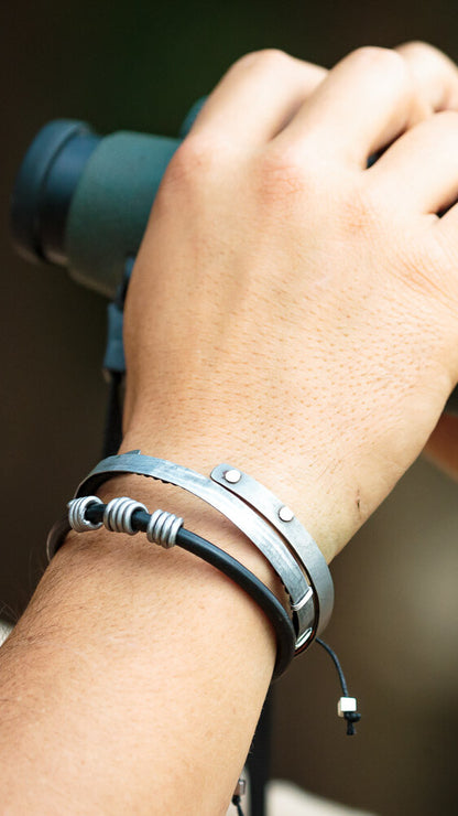Gladiator snare bracelet