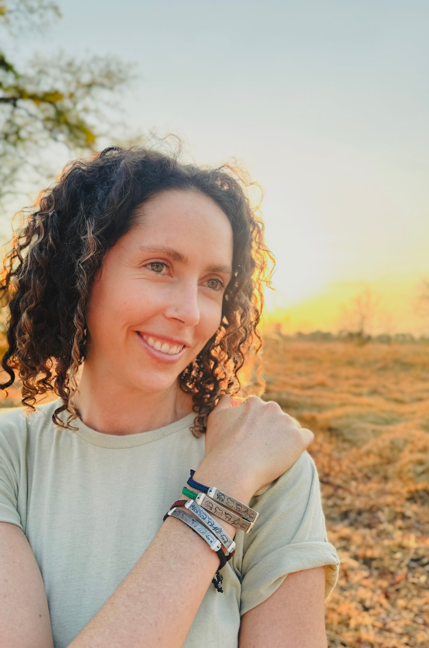 Hammered snare bracelet with big five stamp