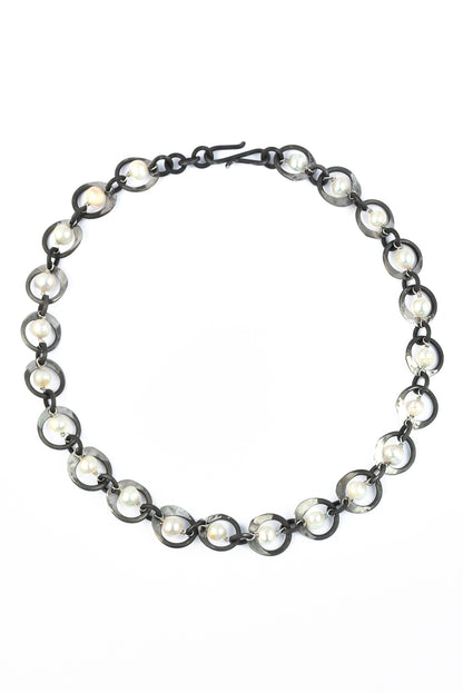 Snare chain necklace with white pearl