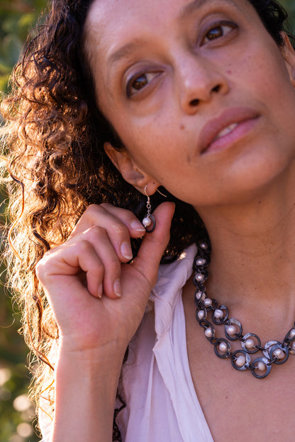 Snare chain and white pearl earrings short