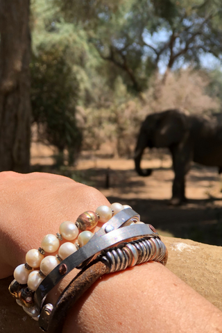 Heritage snare bracelet in white pearl