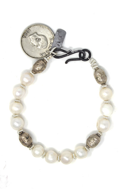 Heritage snare bracelet in white pearl