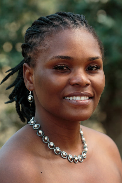 Snare chain and white pearl earrings short