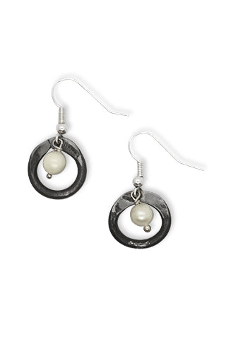 Snare chain and white pearl earrings short