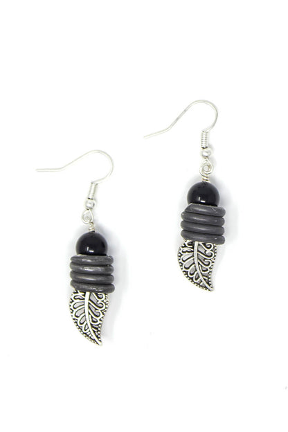 Snare leaf earrings
