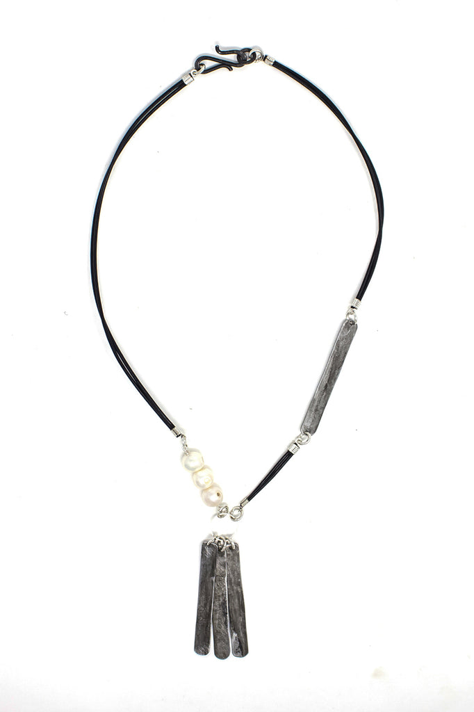 Classic snare necklace